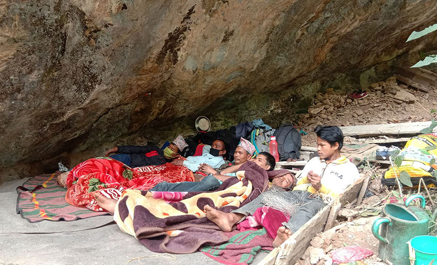 रातभर ओडारको क्वारेन्टाइनमा, दिनभर घरको काममा