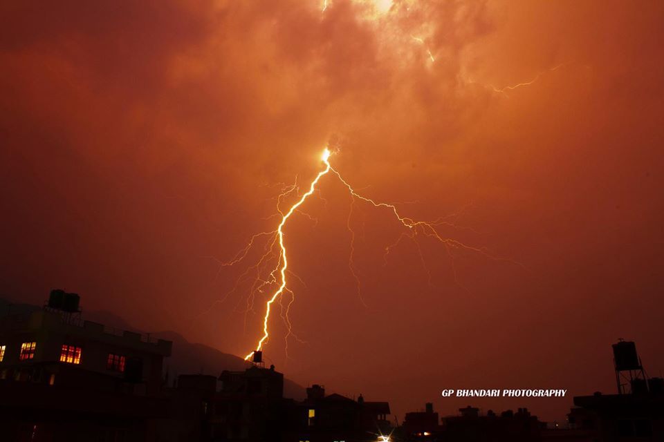 समुहमा बसेर पब्जी खेल्दा चट्याङ खस्यो,एकको मृत्यु, दुई घाइते