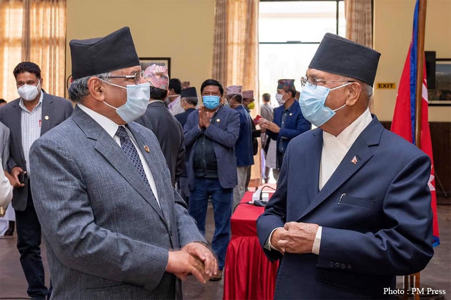 ओलीलाई प्रचण्डको प्रस्ताव : आ-आफ्नो मत लिएर केन्द्रीय कमिटीमा जाऔैं