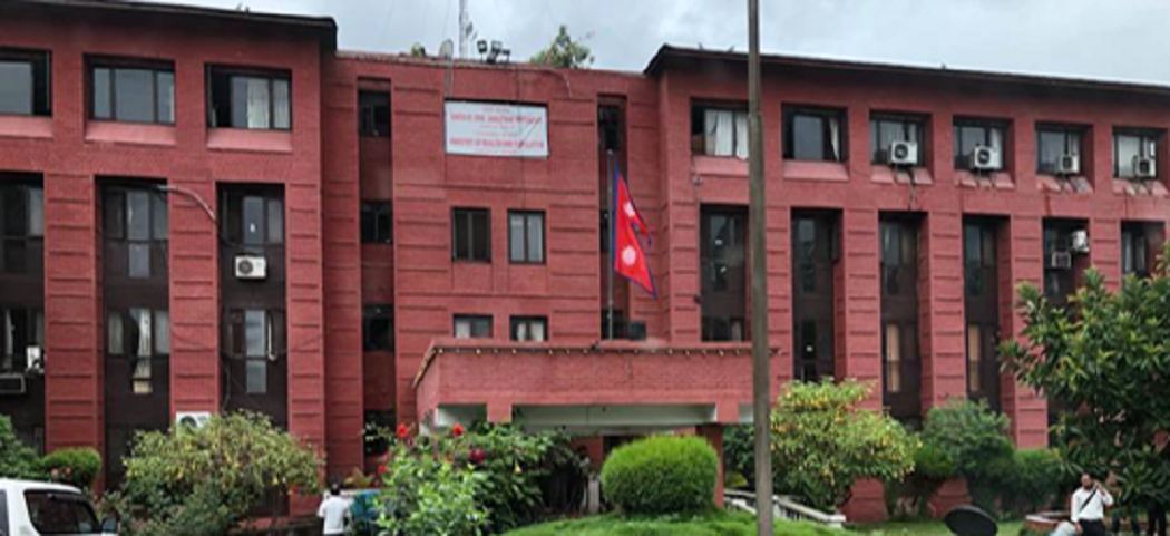 सरकारले भन्योः आफ्नै खर्चमा कोरोना परीक्षण गराउनू !